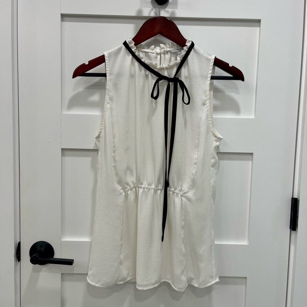 Cute H&M white blouse with black bow 8 - Picture 2 of 6